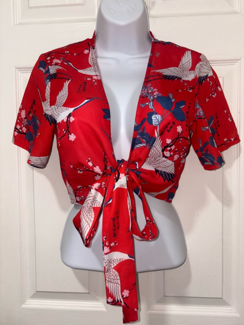MISSGUIDED Red Floral & Bird Printed Tie-Front Crop Top